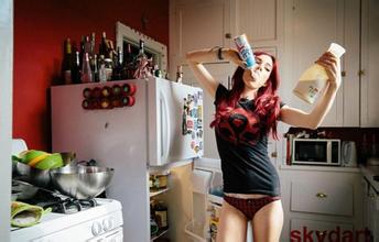 �׹��۾�����������Ƶ����������ģ��������������ĳ������ը����(ͼ)...